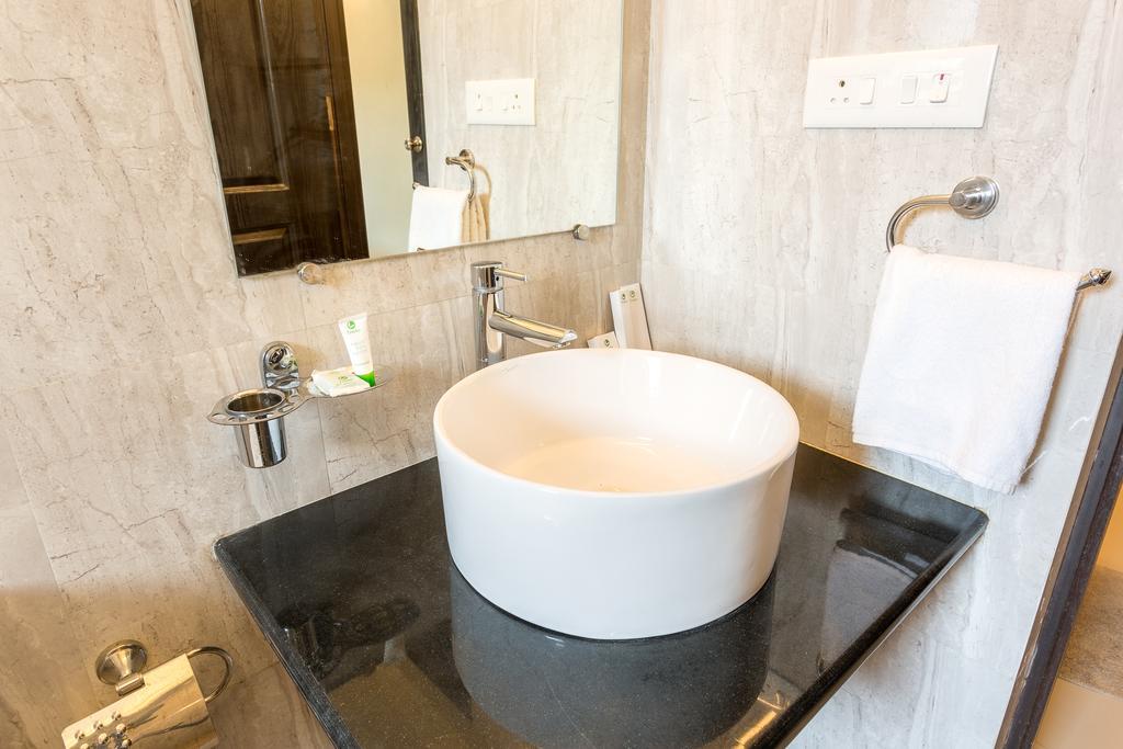 Treebo Trend Zeebo Suites Arpora Esterno foto